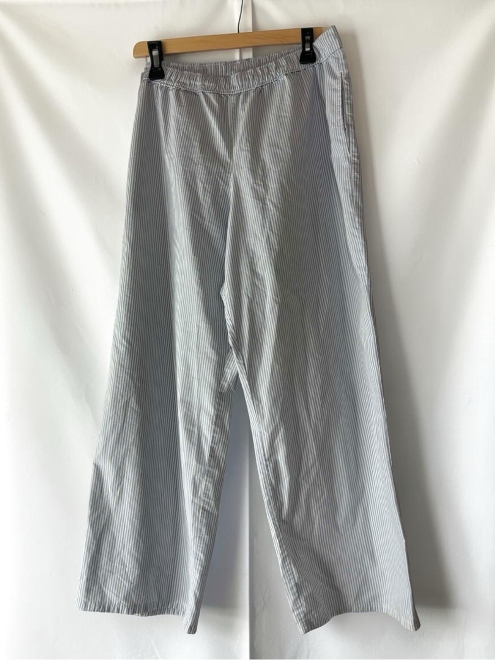 Hollister Gray & White Pinstripe Wide-Leg Lounge and Pajama Pants Size Large